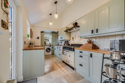 3 bedroom cottage for sale, Station Approach, North Fambridge