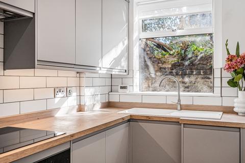 2 bedroom maisonette to rent, Connaught Street, London, W2