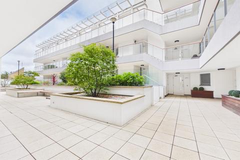 2 bedroom flat for sale, Flower Lane, London