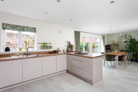 5 bedroom detached house for sale, Gatekeeper Drive, Sherburn In Elmet, Leeds