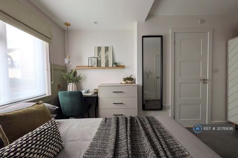 1 bedroom in a house share to rent, Phyldon Road, Poole, BH12