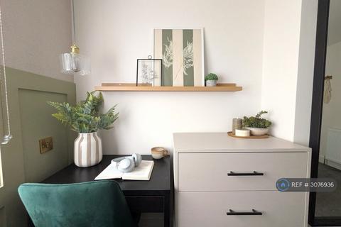 1 bedroom in a house share to rent, Phyldon Road, Poole, BH12
