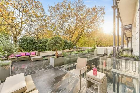 4 bedroom flat to rent, Connaught Place, London W2