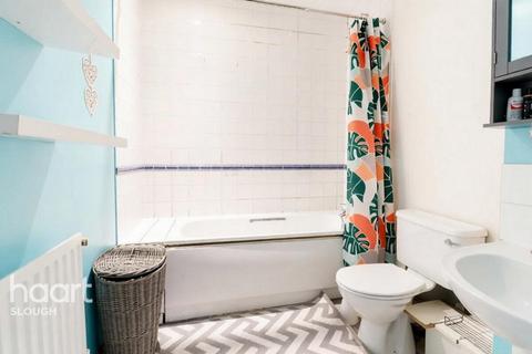 2 bedroom flat for sale, Upton Court Road, Slough