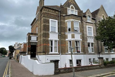 3 bed flat/apartment for rent in Ingles Road, Folkestone, CT20