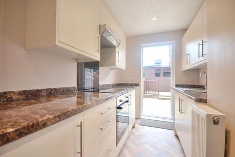 2 bed terraced house for rent in Hawthorn Drive, Dunston, NE11