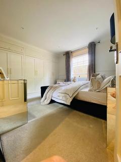 2 bedroom flat to rent, Pittville Lawn, Pittville, Cheltenham, GL52 2BH