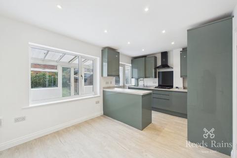 3 bed semi-detached house for rent in George Street, Wakefield WF1