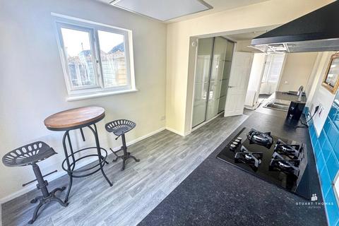 2 bedroom chalet for sale, Greenleas, Thundersley