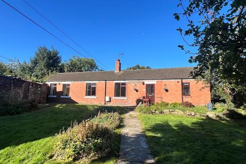 3 bed bungalow for rent in Top Road, Summerhill, Wrexham