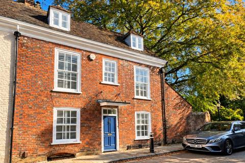 4 bed semi-detached house for rent in Great Minster Street, Winchester, Hampshire, SO23