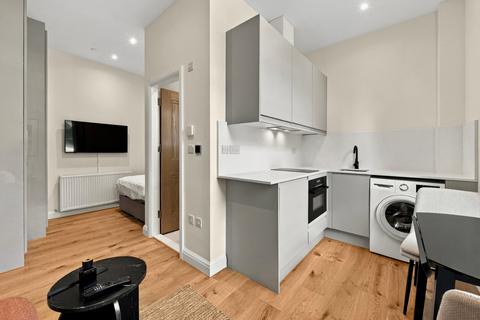 Studio to rent, Arvon Court, 3 Titchborne Row, W2