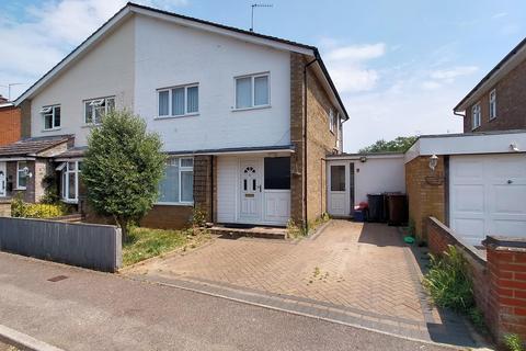 3 bed house for rent in Park Close, Stevenage