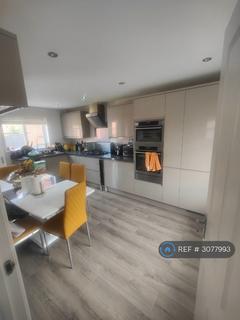 4 bed semi-detached house for rent in Pigeon Grove, Bracknell, RG12