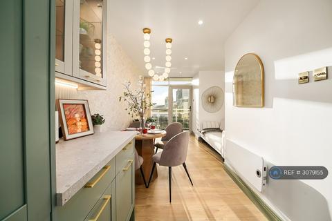 3 bed flat/apartment for rent in Gerry Raffles Square, London, E15