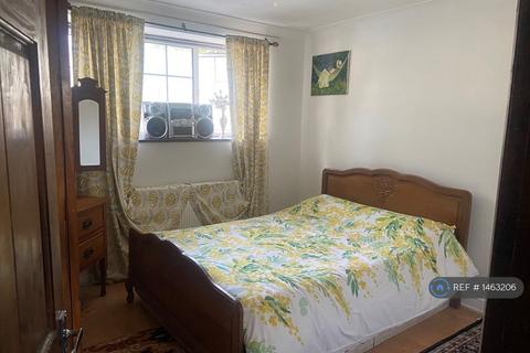 1 bed room for rent in Arragon Road, London, E6