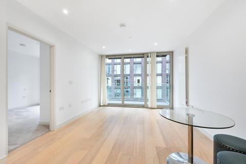 2 bed flat/apartment for rent in Liner House, Royal Wharf, London, E16