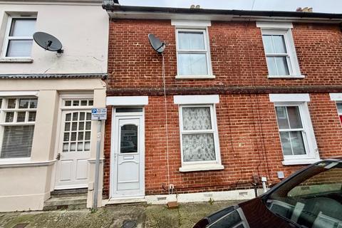 2 bed terraced house for rent in East Street, SALISBURY, SP2