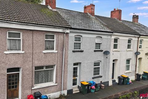 3 bed terraced house for rent in Dos Road, Newport,