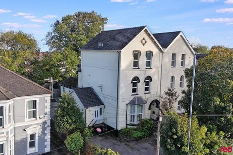 1 bed flat/apartment for rent in Carlton House, Newport,