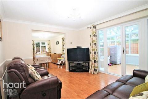 3 bed semi-detached house for rent in Saffron Court, Farnborough