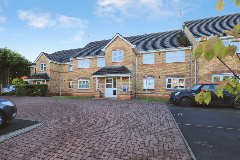 Cygnet Court, Wombourne, Wolverhampton 2 bed ground floor flat for sale ...