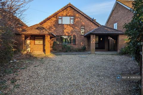 3 bed detached house for rent in Tower Hill, Farnborough, GU14