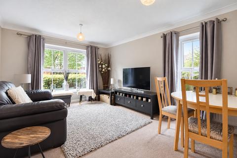 2 bed flat/apartment for rent in Pine Court, 44 Reading Road, Farnborough, Hampshire, GU14