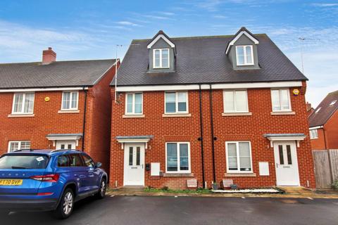 3 bed semi-detached house for rent in Moore Crescent, Aylesbury