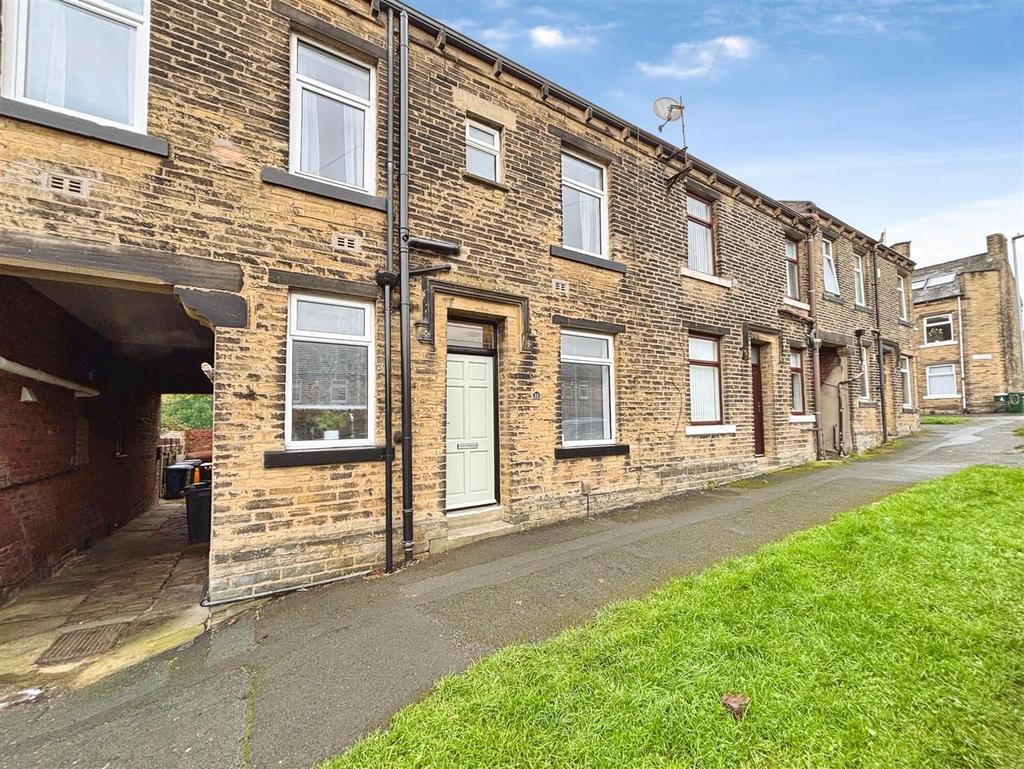 Epc Gutter Haycliffe Hill Road, Bradford BD5 3 bed terraced house for sale - £110,000