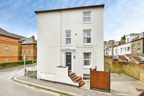 4 bed detached house for rent in Maison Dieu Place Dover CT16