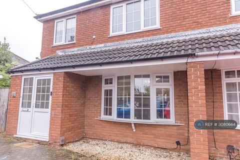 3 bed semi-detached house for rent in Nhs Bills Included, Grimsby, DN33