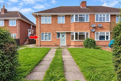 2 bed flat/apartment for rent in Byron Avenue, Warwick, CV34 6LB