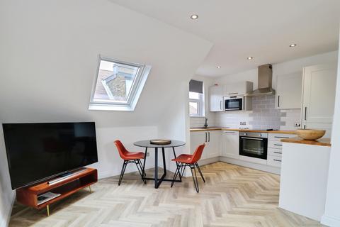 1 bed flat/apartment for rent in Preston Road, Westcliff-on-sea, SS0