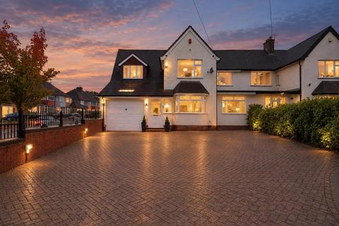 5 bed house for rent in Chester Road North, Sutton Coldfield