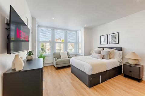 1 bed room for rent in Honiton Road, Southend-On-Sea