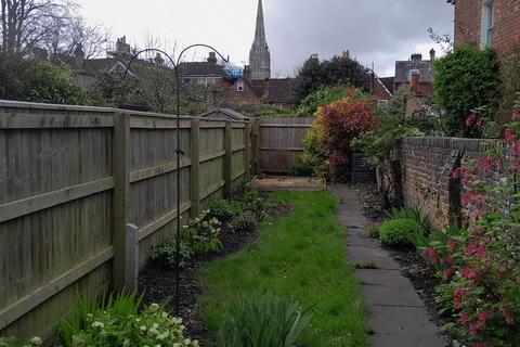 2 bed terraced house for rent in Love Lane