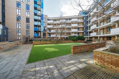 2 bed flat/apartment for rent in Parkside Avenue, London, SE10
