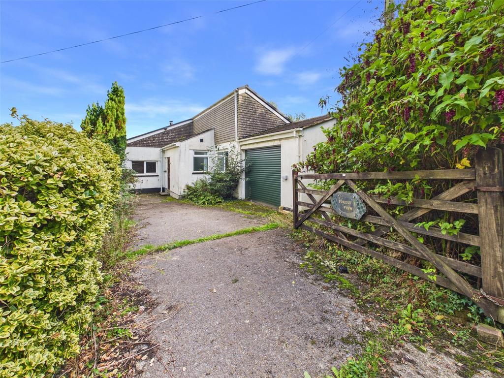 Basics Devon Cookbury, Holsworthy, Devon 4 bed bungalow for sale - £350,000