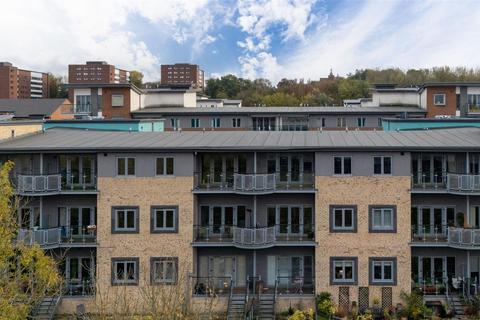 2 bed flat/apartment for rent in Worsdell Drive, Gateshead