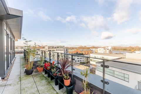 3 bed flat/apartment for rent in Osiers Road, Wandsworth, London, SW18