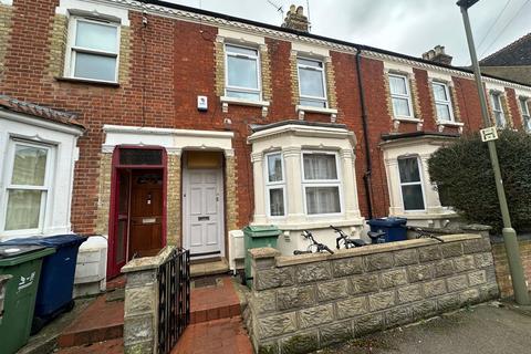 5 bedroom house to rent