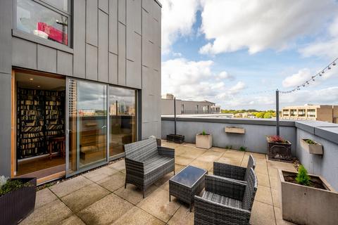 2 bed flat/apartment for rent in Hardwicks Square, Wandsworth, London, SW18