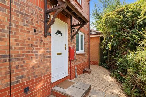 2 bed terraced house for rent in New Rectory Lane, Ashford