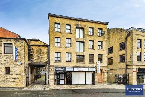 2 bed flat/apartment for rent in Queens Court, Bull Close Lane, Halifax, HX1