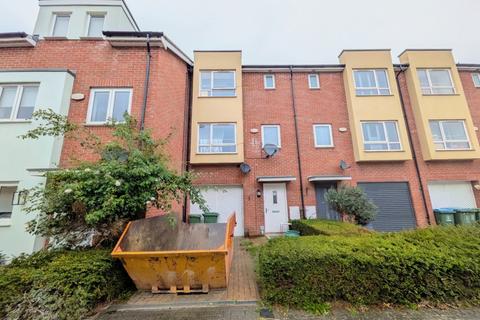 4 bed property for rent in Stilton Close, Aylesbury, HP19
