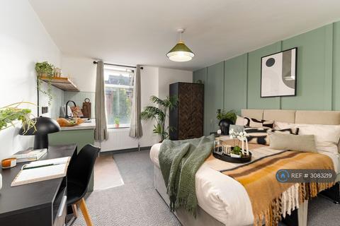 1 bed room for rent in Knowsley St, Bury, BL9