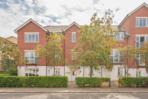 2 bed flat/apartment for rent in Robson Avenue, NW10, Willesden, London, NW10