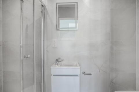 4 bed semi-detached house for rent in Hollycroft Avenue, Wembley
