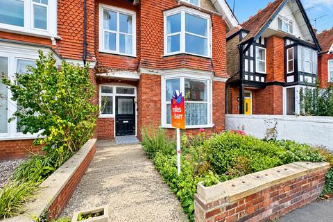1 bed flat/apartment for rent in Northdown Avenue, Cliftonville, Kent, CT9